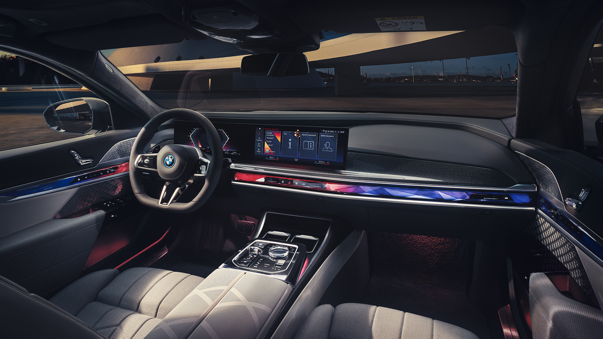 Interieur Cockpit BMW M760e xDrive Limousine G70 Interieur Cockpit BMW M760e xDrive Limousine G70 Ansicht vom Beifahrer
