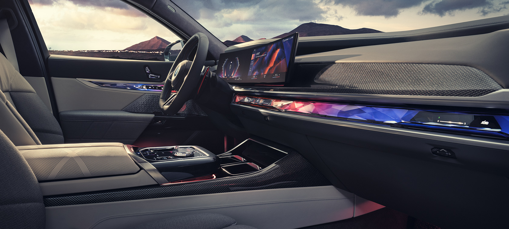 Interieur BMW M760e xDrive Limousine G70 Interieur BMW M760e xDrive Limousine G70 Seitliche Ansicht vom Beifahrer