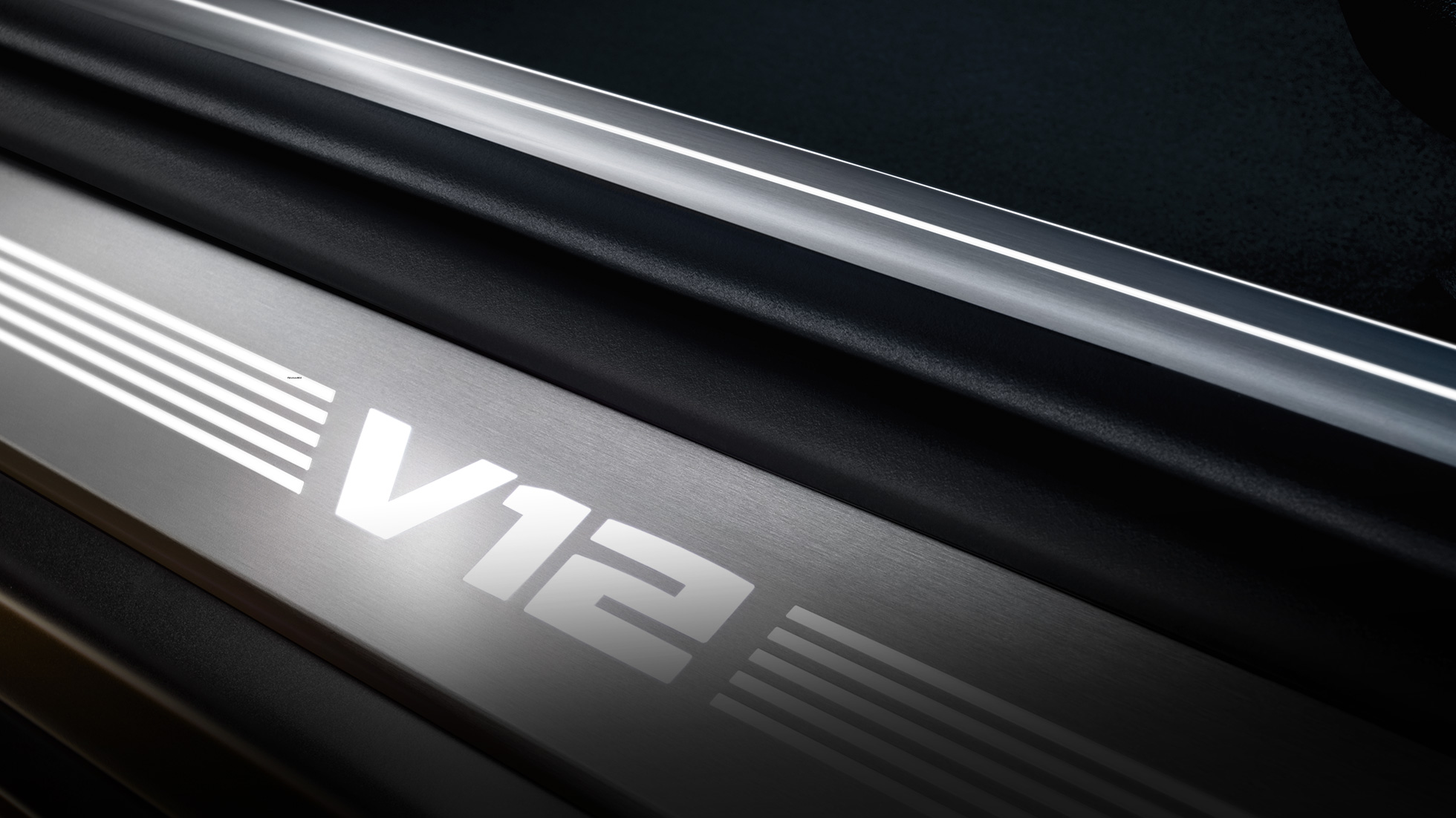 BMW Einstiegsleiste mit V12-Schriftzug BMW M760Li xDrive Limousine, BMW M760Li Interieur