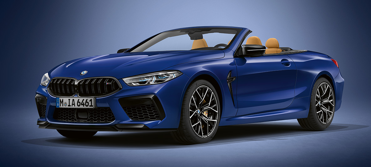BMW Individual M8 Cabriolet en BMW Individual Tansanitblau metallic. F91 BMW Individual M8 Cabriolet en BMW Individual Tansanitblau metallic, vue de trois quarts avant. F91