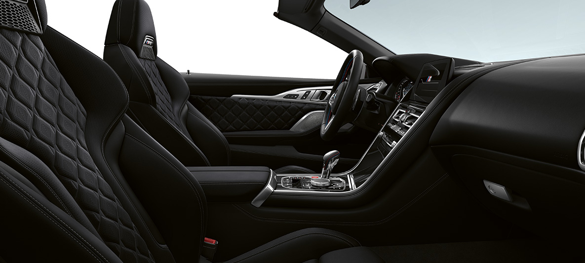 Garnissage tout cuir Merino | Schwarz et inserts de décoration BMW Individual en Pianolack Schwarz. F91 BMW M8 Competition Cabriolet, habitacle en garnissage tout cuir Merino | Schwarz et inserts de décoration BMW Individual en Pianolack Schwarz. F91