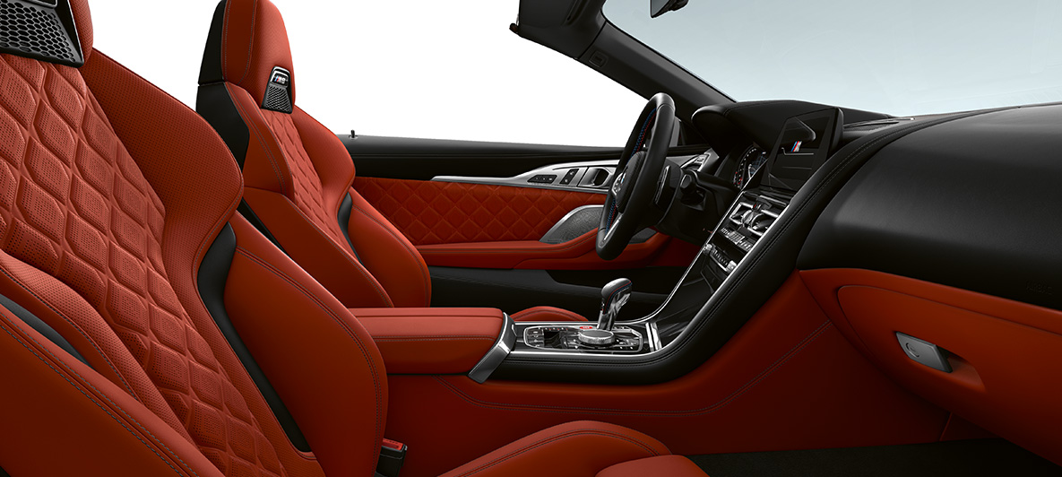 Garnissage tout cuir Merino | Sakhir Orange et inserts de décoration BMW Individual en Pianolack Schwarz. F91 BMW M8 Competition Cabriolet, habitacle en garnissage tout cuir Merino | Sakhir Orange et inserts de décoration BMW Individual en Pianolack Schwarz. F91