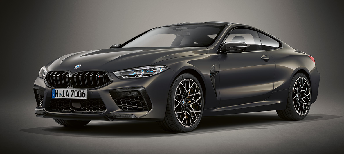 BMW Individual M8 Coupé en BMW Individual Dravit Grey metallic. F92 BMW Individual M8 Coupé en BMW Individual Dravit Grey metallic, vue trois quarts avant. F92