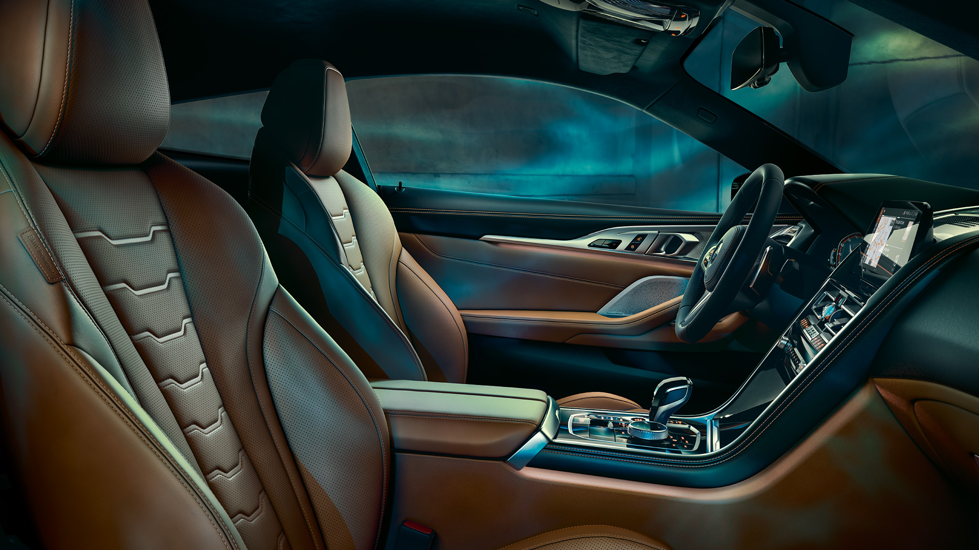 BMW M850i xDrive Coupé, interni. G15 BMW M850i xDrive Coupé, interni con sedili multifunzione con equipaggiamento in palle ampliato Merino Tartufo/Black BMW Individual. G15