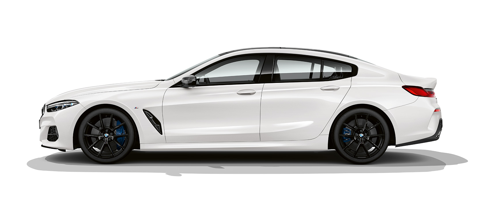 Vue de profil de la BMW M850i xDrive Gran Coupé G16 Vue latérale de la BMW M850i xDrive Gran Coupé G16 2019 en BMW Individual Mineralweiss