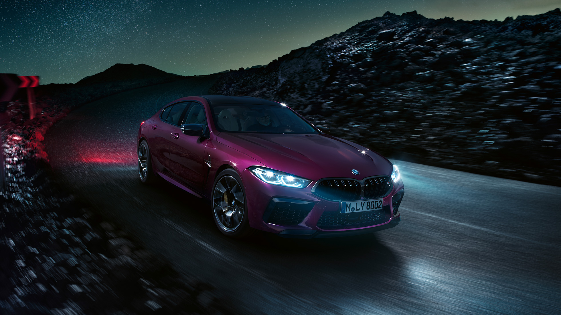 BMW M8 Competition Gran Coupé, vista anteriore a tre quarti F93 BMW M8 Competition Gran Coupé F93 2020 BMW Individual Ametrin metallizzato, vista anteriore a tre quarti F93