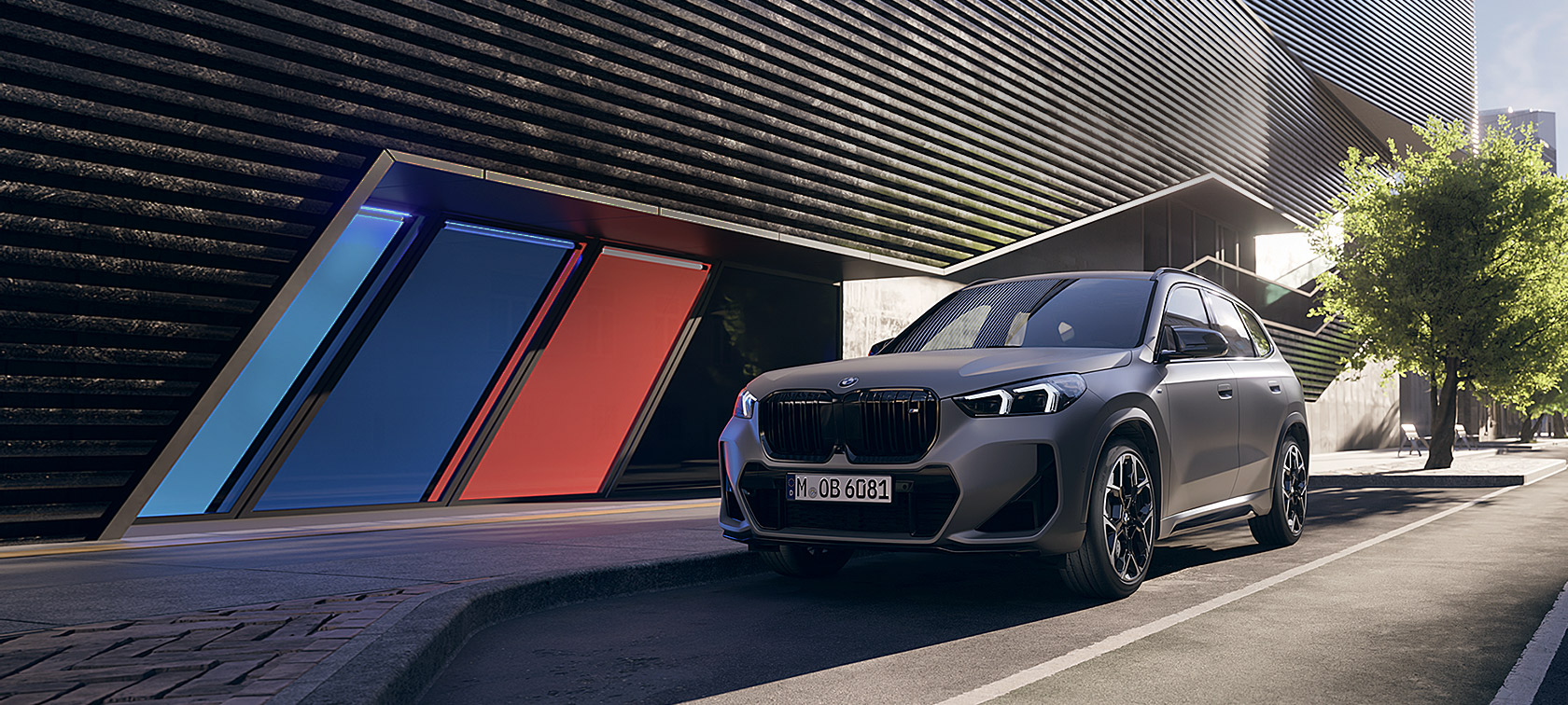 BMW X1 M35i xDrive Dreiviertel-Seitenansicht stehend