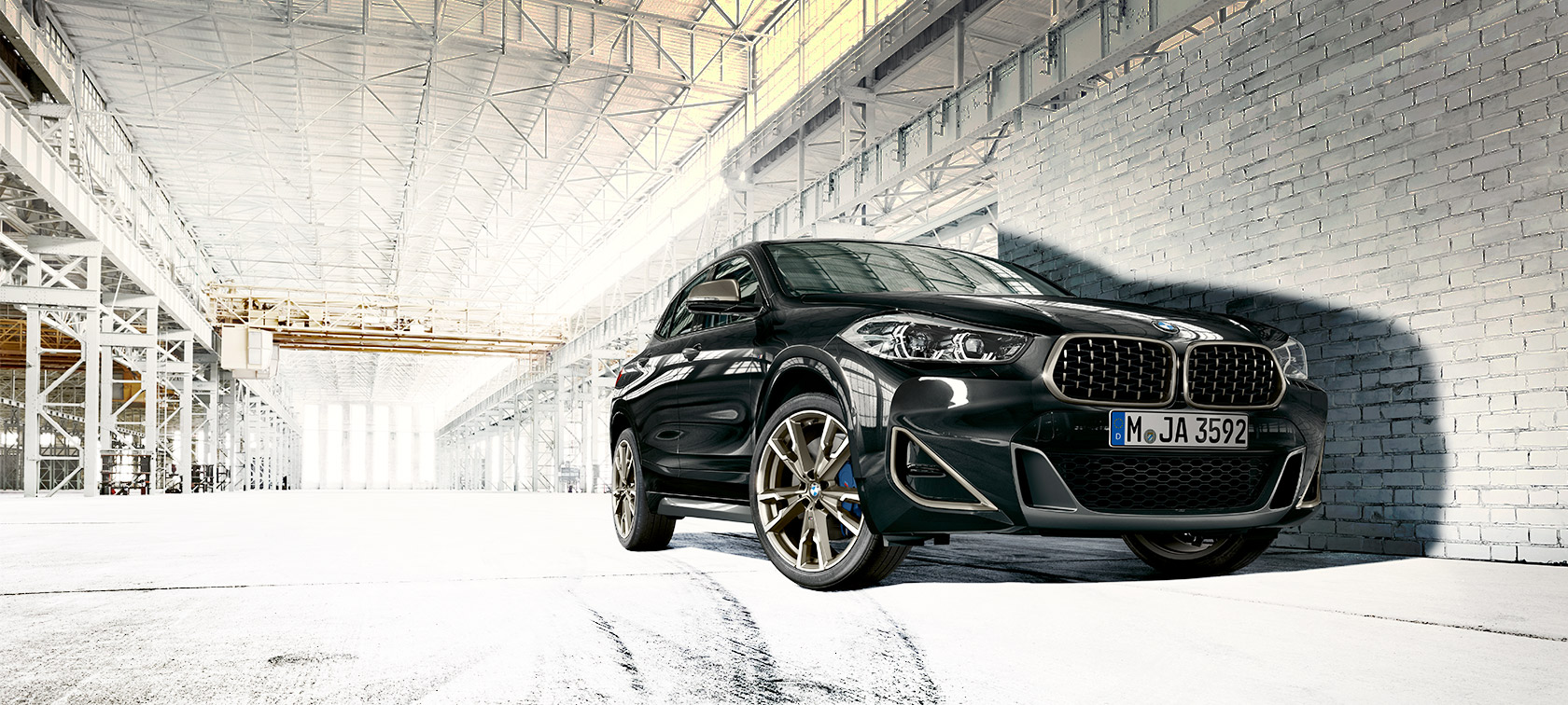 Froschperspektive BMW X2 M35i (F39) Saphirschwarz metallic