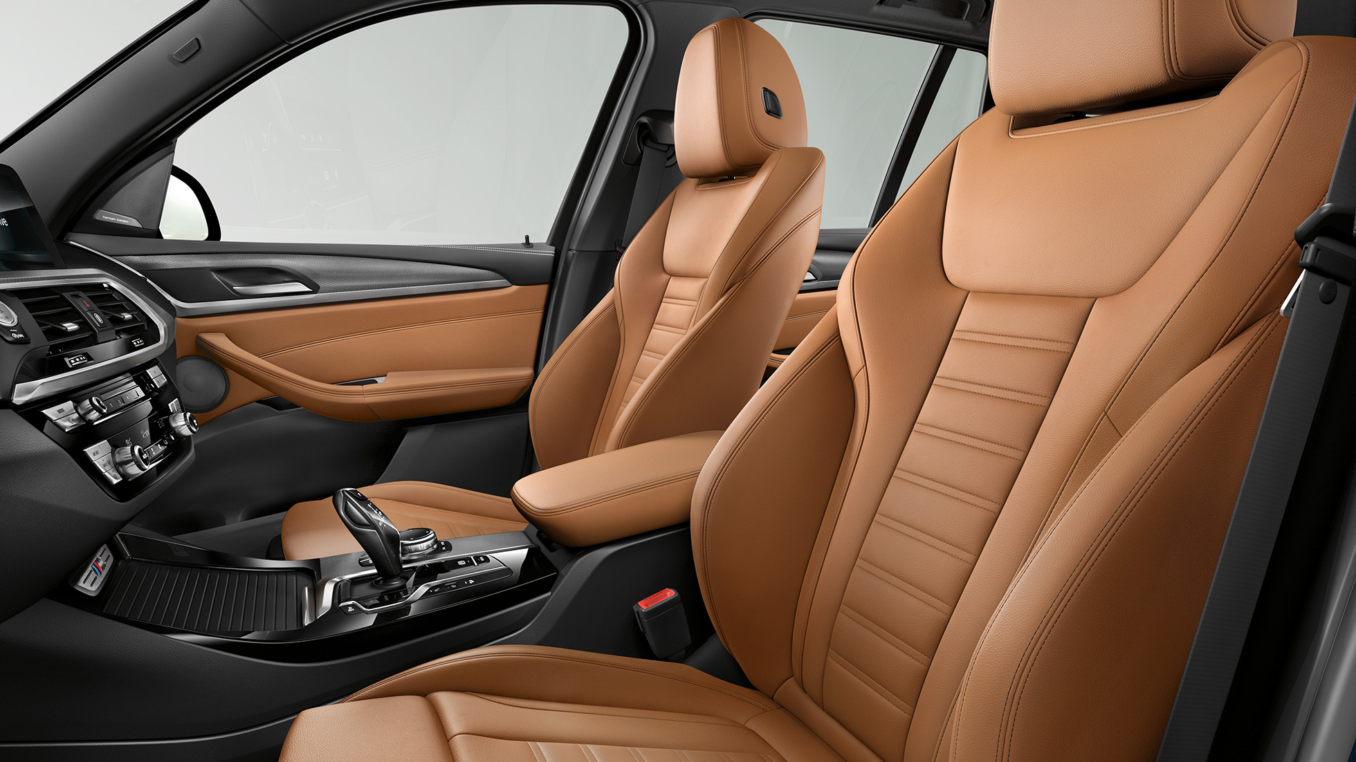BMW X3 M40i e BMW X3 M40d, interni. BMW X3 M40i e BMW X3 M40d, interni sportivi e confortevoli con sedili sportivi.