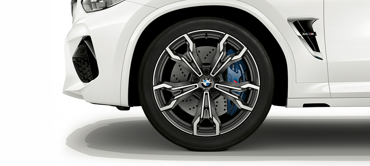 BMW X4 M, cerchi in lega leggera da 21” M in Orbit Grey. F98 BMW X4 M in Alpine White, esterni, cerchi in lega leggera da 21” M in Orbit Grey. F98