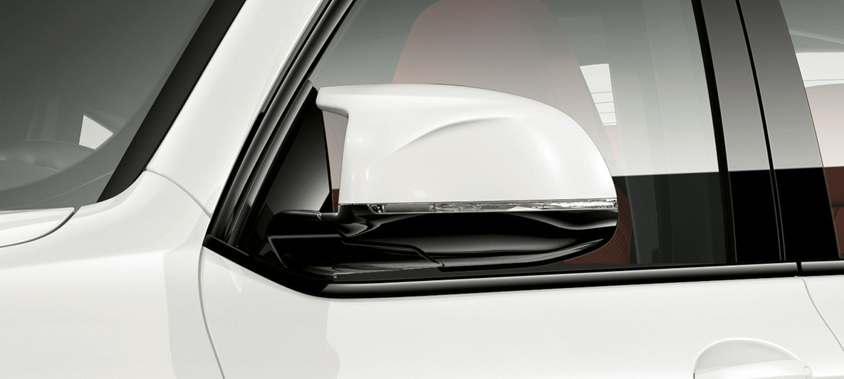 BMW X4 M, calotte degli specchietti retrovisori in tinta carrozzeria. F98 BMW X4 M in Alpine White, esterni, calotte degli specchietti retrovisori in tinta carrozzeria. F98