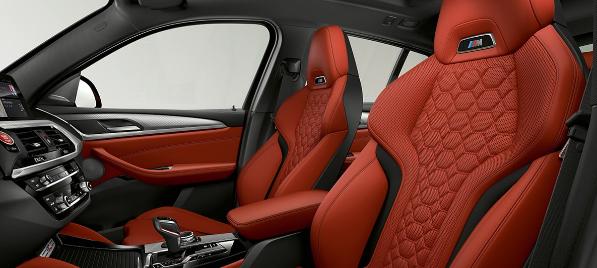 BMW X4 M, sedili sportivi in pelle 'Merino' Sakhir Orange. F98 BMW X4 M, interni, sedili sportivi in pelle 'Merino' Sakhir Orange. F98