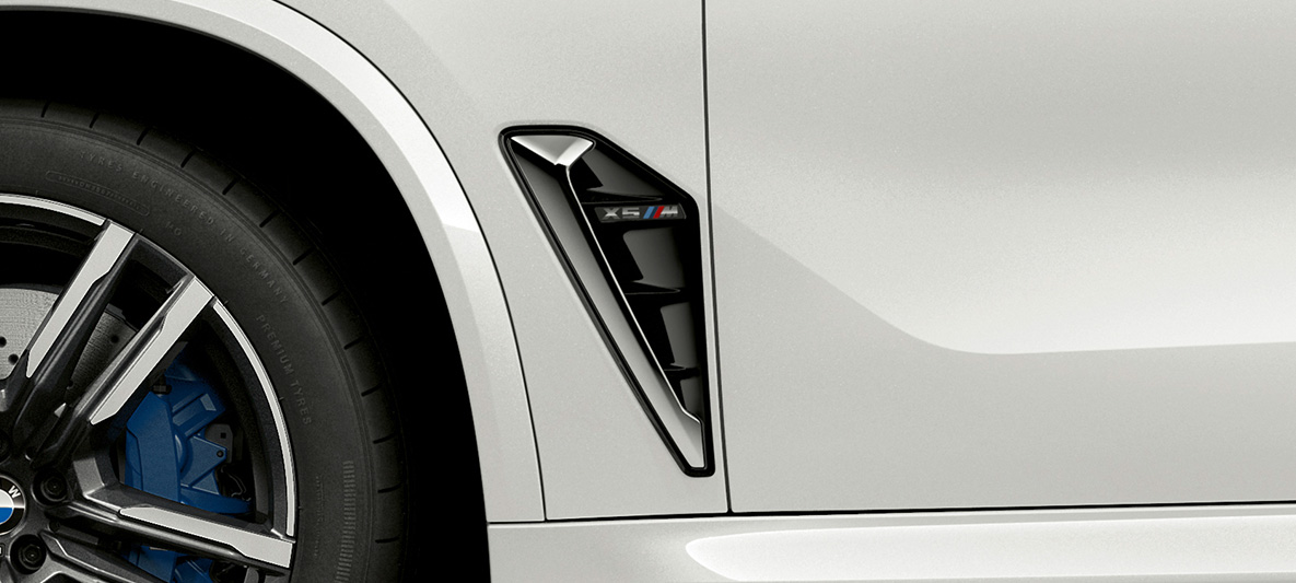 M Kiemen BMW X5 M F95 M Kiemen BMW X5 M Mineralweiss F95 Nahaufnahme