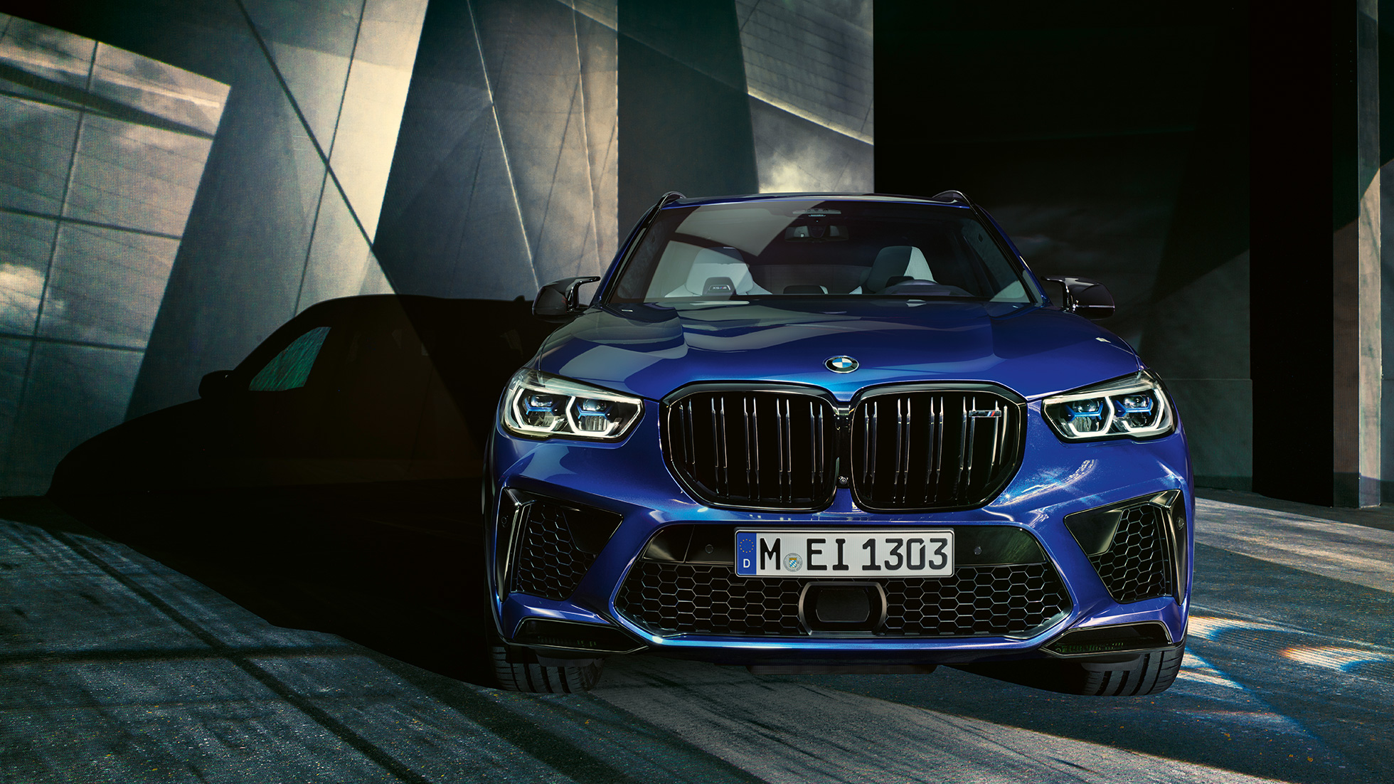 Design degli esterni BMW X5 M Competition F95 Design degli esterni BMW X5 M Competition F95 2020 Marina Bay Blue metallizzato, vista anteriore