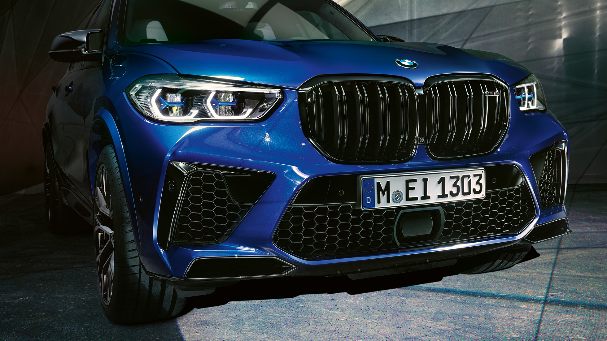 Calandra a doppio rene M BMW X5 M Competition F95 Calandra a doppio rene M BMW X5 M Competition F95 Marina Bay Blue metallizzato, primo piano del frontale