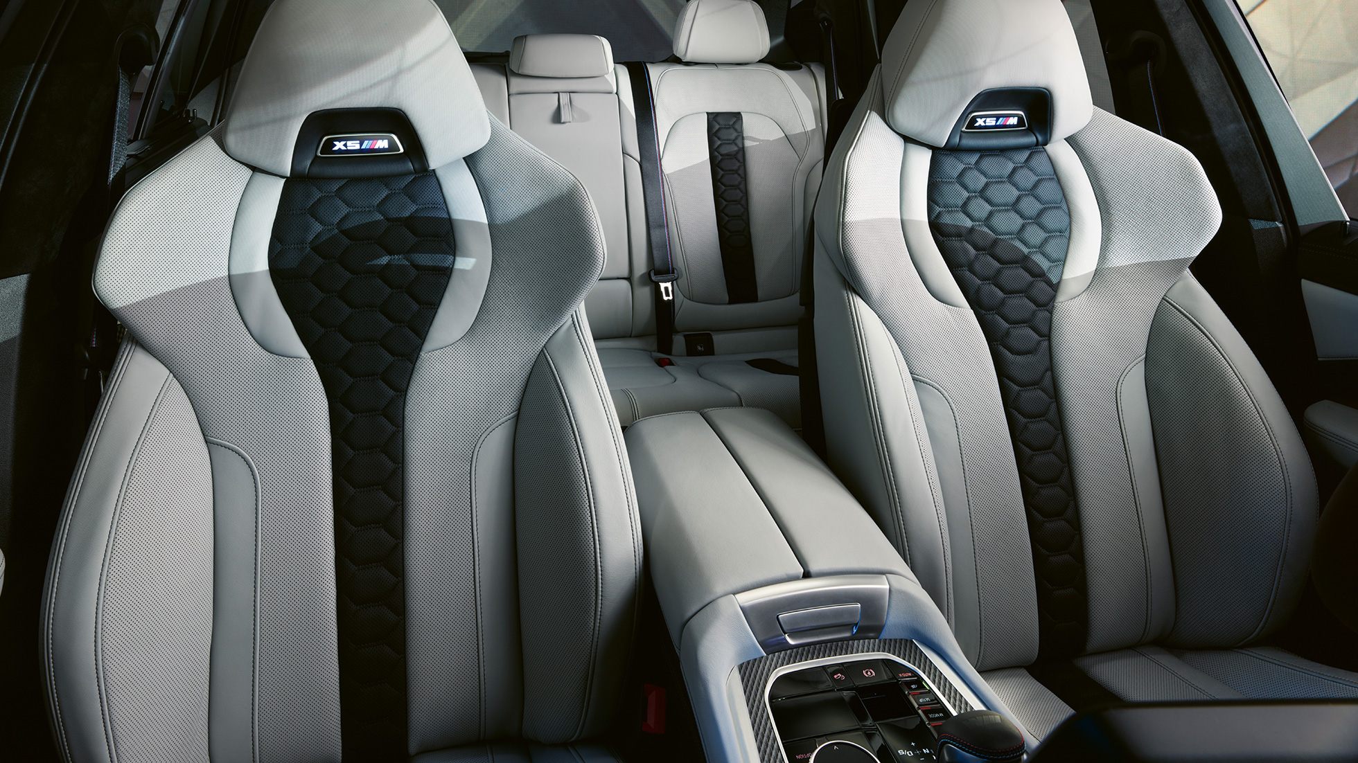 Sedili multifunzione M BMW X5 M Competition F95 Sedili multifunzione M con logo X5 M illuminato BMW X5 M Competition F95 Interni
