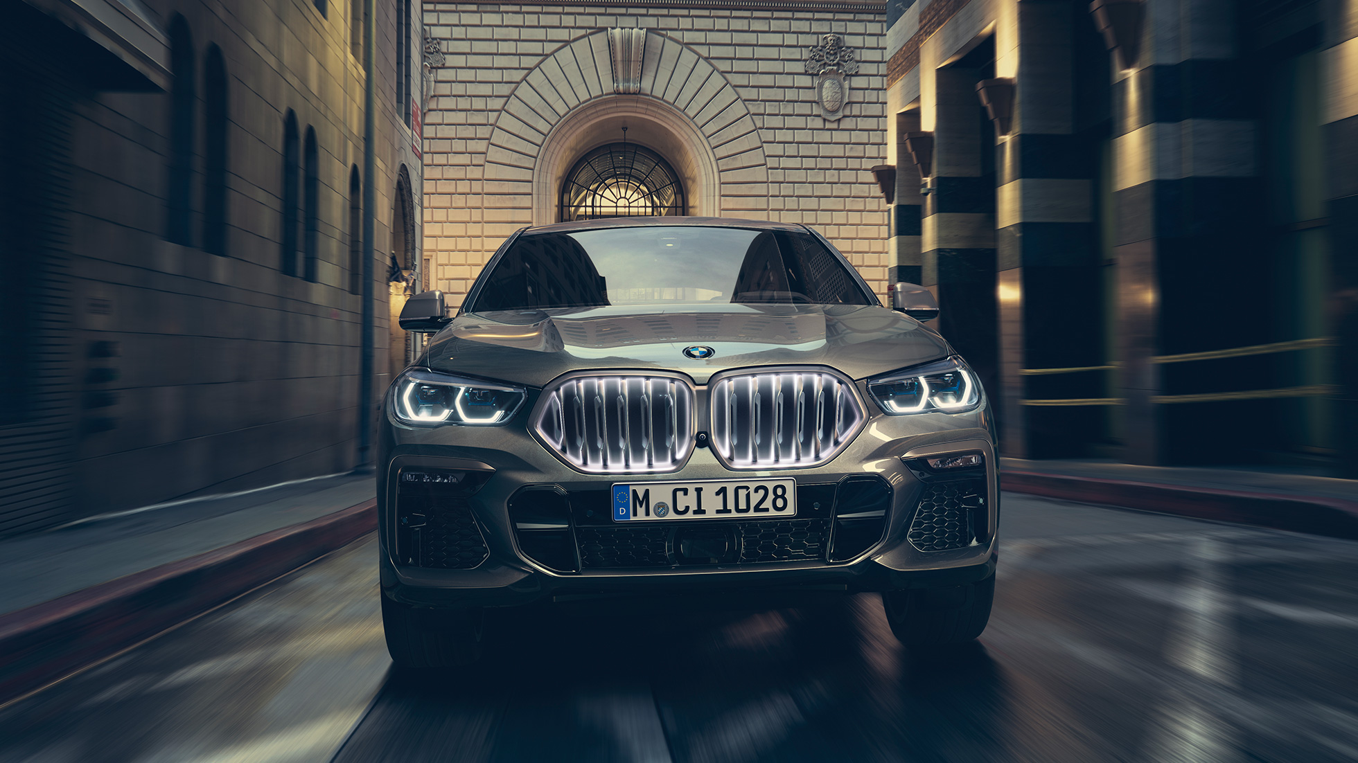 BMW X6 M50d con motore diesel M TwinPower Turbo da 6 cilindri BMW X6 M50d con motore diesel M TwinPower Turbo da 6 cilindriG06 Manhattan metallizzato, vista frontale