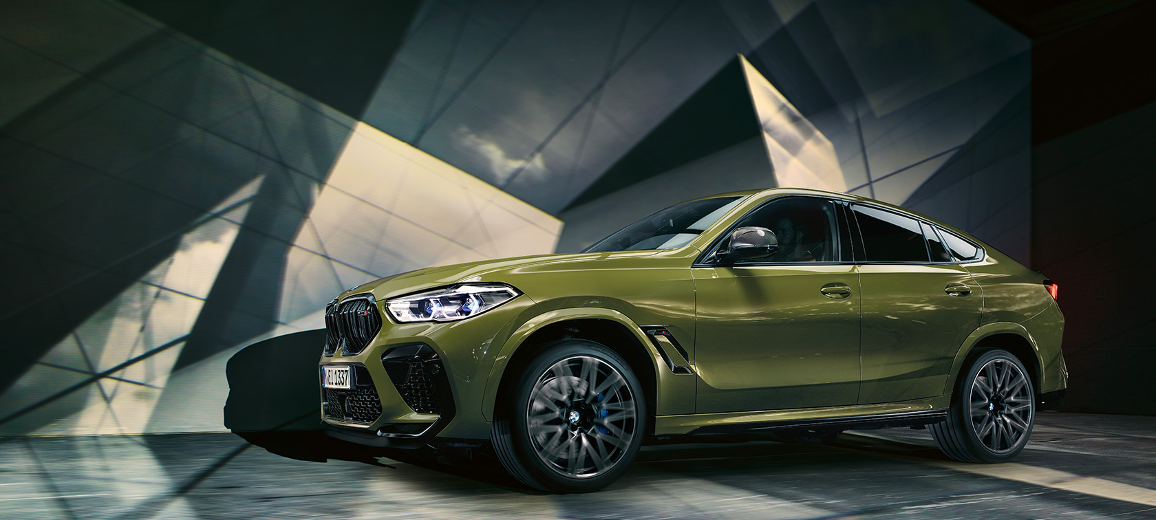 Le nuove automobili BMW X6 M Le nuove automobili BMW X6 M Vernice esclusiva BMW Individual Urban Green F96 2020