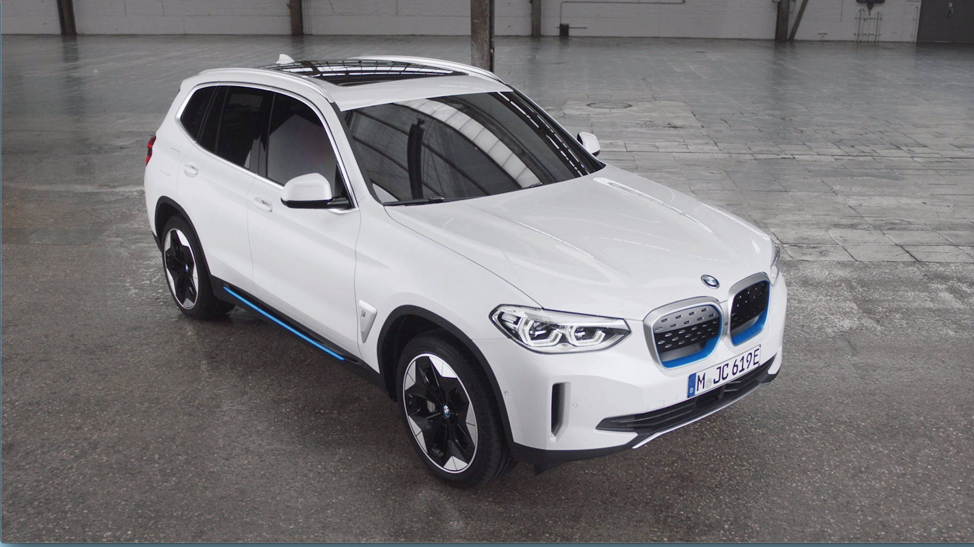 BMW iX3 G08 design degli esterni video BMW iX3 G08 2020 Mineral White metallizzato design degli esterni video