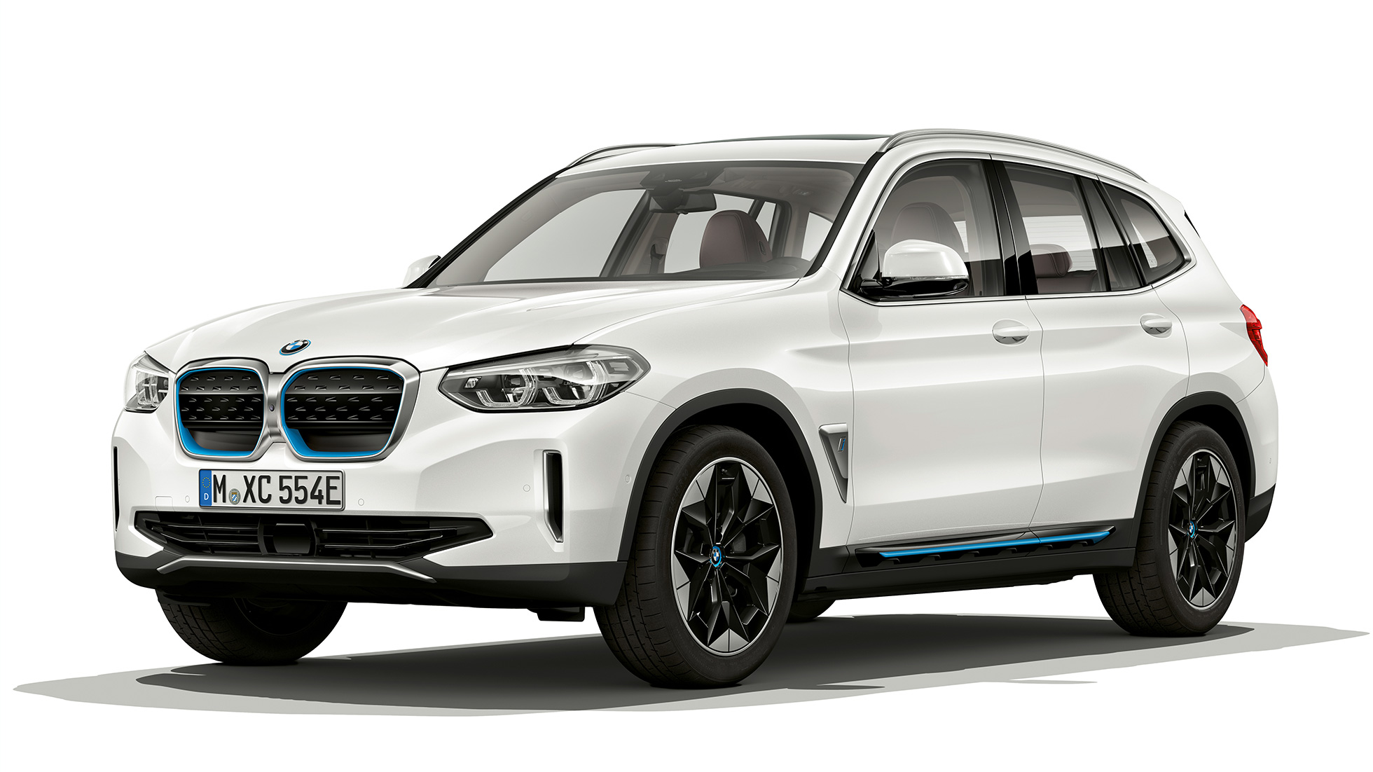 BMW iX3 G08 Modell „Impressive“ Dreiviertel-Frontansicht BMW iX3 G08 2020 Modell „Impressive“ Mineralweiss metallic Dreiviertel-Frontansicht
