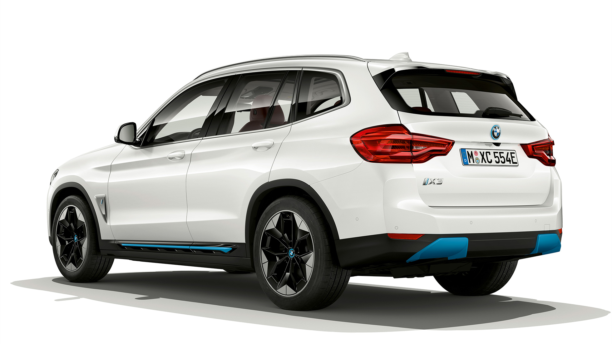 BMW iX3 G08 Modell „Impressive“ Dreiviertel-Heckansicht BMW iX3 G08 2020 Modell „Impressive“ Mineralweiss metallic Dreiviertel-Heckansicht