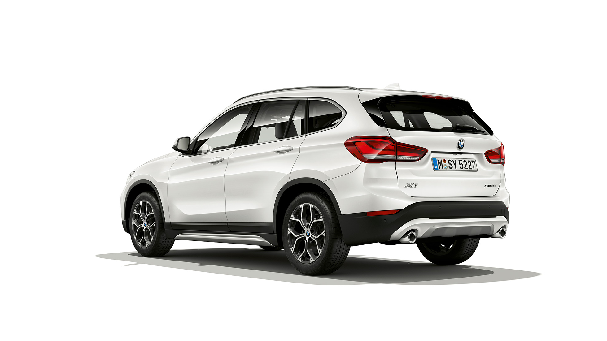 BMW X1, Versione xLine, vista posteriore a tre quarti F48 BMW X1, Versione xLine, vista posteriore a tre quarti, ripresa in studio fotografico F48