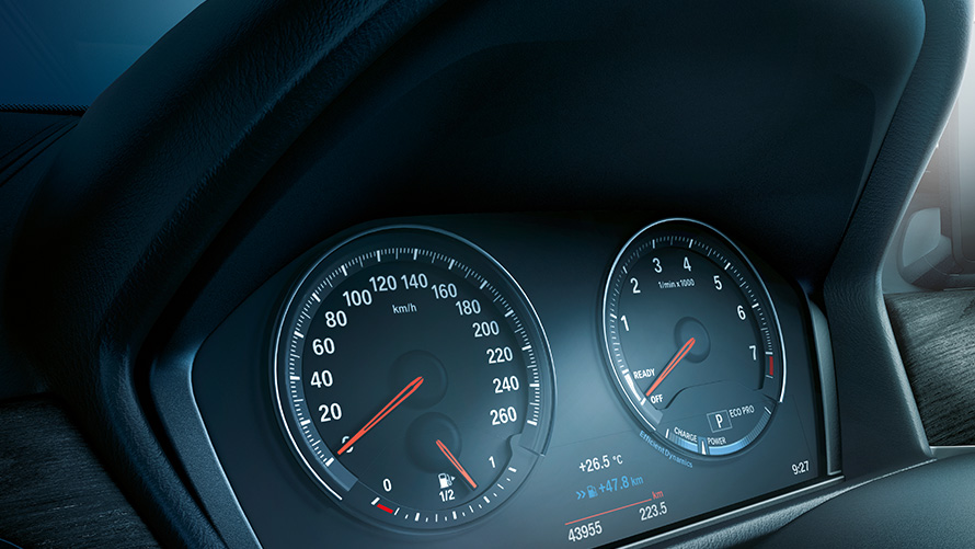 BMW X1, Instrumententafel mit Black Panel Technologie F48. BMW X1 Interieur, mit Blick auf die Instrumententafel mit Black Panel Technologie F48.