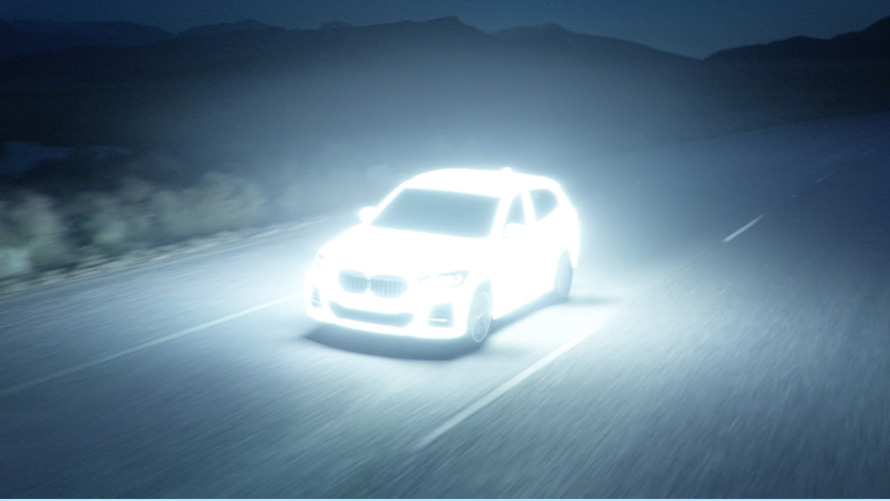 BMW X1 F48 LCI ibrida Plug-in in viaggio di notte BMW X1 F48 LCI ibrida Plug-in in viaggio di notte