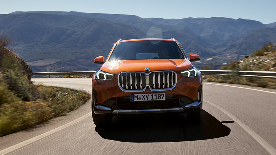 Assistenza alla guida della BMW X1 U11 ICE xLine 2022 Assistenza alla guida e sicurezza della BMW X1 U11 ICE xLine Utah Orange metallizzato 2022