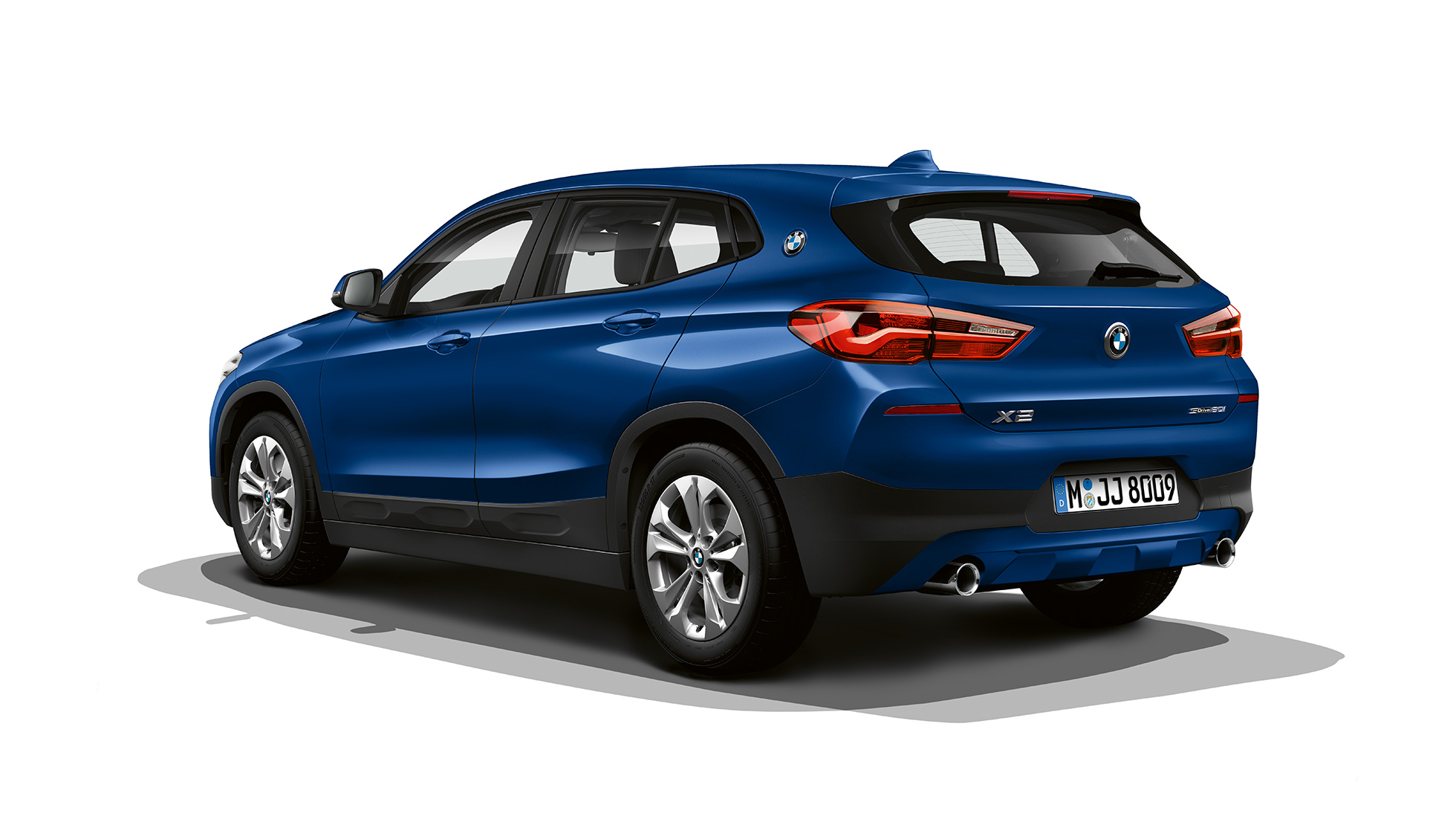 Vista posteriore a tre quarti della BMW X2 sDrive20i Versione Advantage F39 BMW X2 sDrive20i versione Advantage 2018 F39 Mediterranean Blue metallizzato vista posteriore a tre quarti