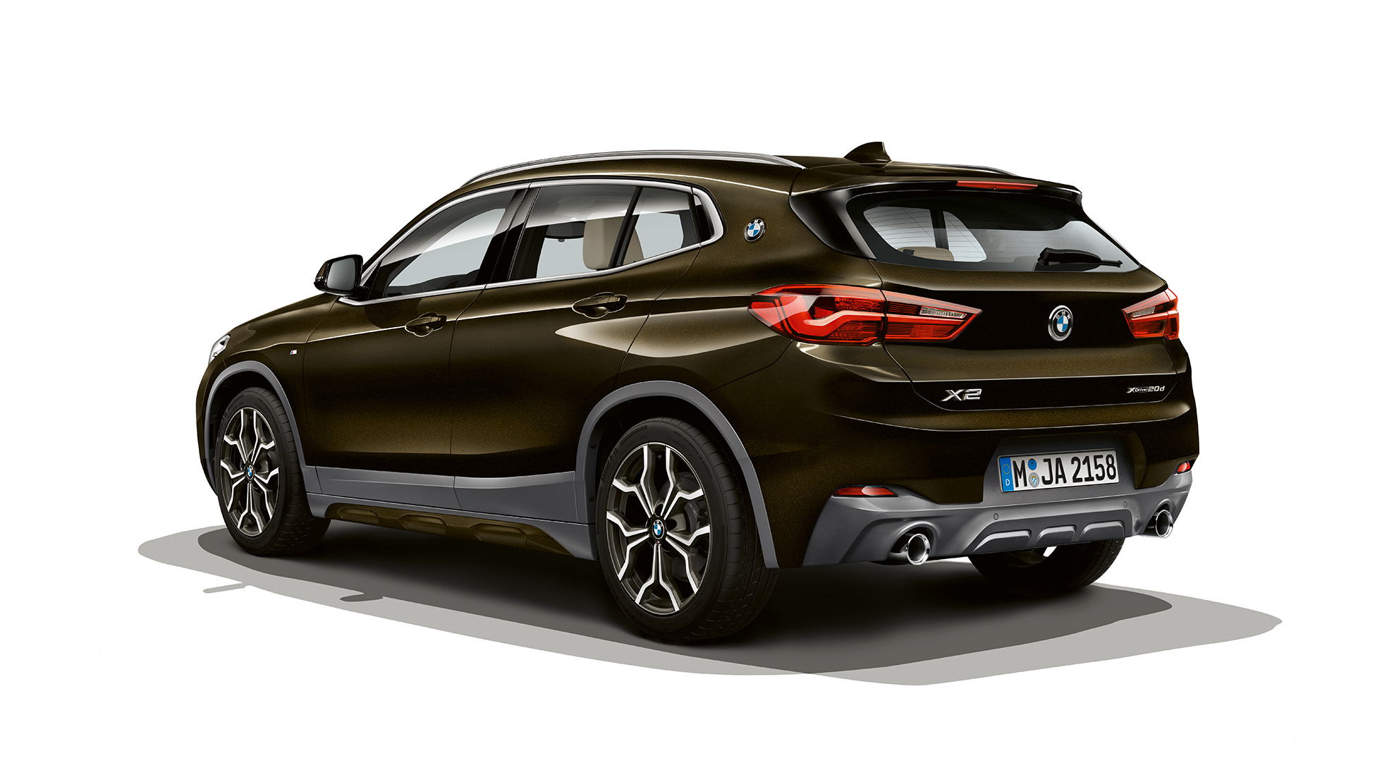 Vista posteriore a tre quarti della BMW X2 sDrive20i versione M Sport X F39 BMW X2 sDrive20i versione M Sport X 2018 F39 Sparkling Storm brilliant effect vista posteriore a tre quarti