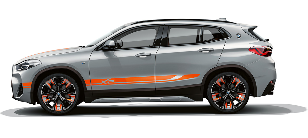 Vista laterale della BMW X2 F39 BMW X2 2020 F39 Brooklyn Grey vista laterale