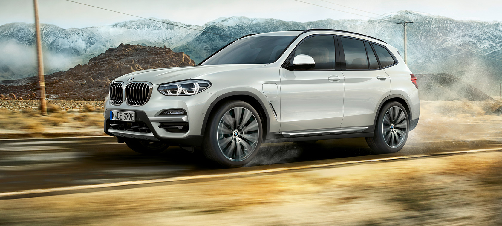 BMW X3 xDrive30e in curva BMW X3 xDrive30e in curva