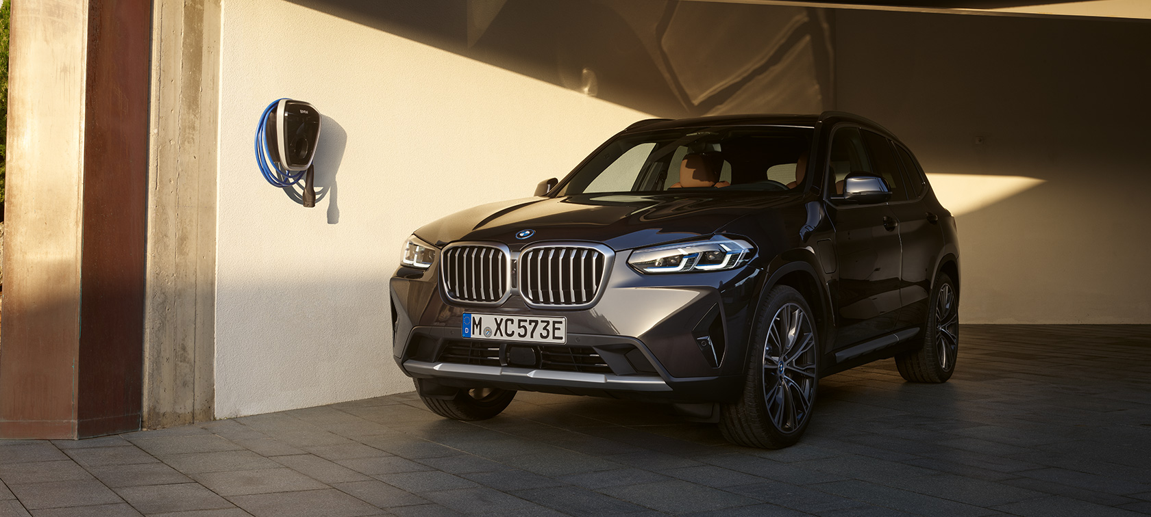 Plug-in-Hybrid BMW X3 xDrive30e G01 Sophistograu 2021 Plug-in-Hybrid BMW X3 xDrive30e G01 Sophistograu Dreiviertel-Front stehend 2021