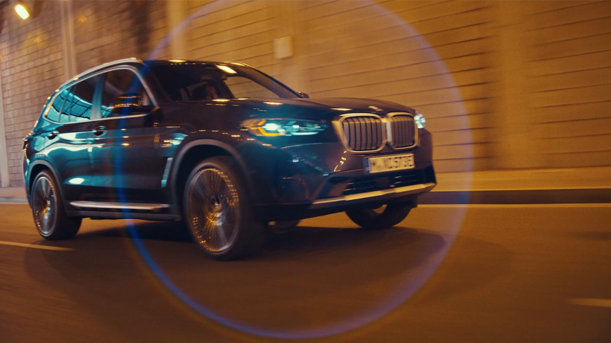 BMW X3 G01 Fahrdynamik Sophistograu 2021 BMW X3 G01 Fahrdynamik Dreiviertel-Front Fahrschuss Sophistograu 2021