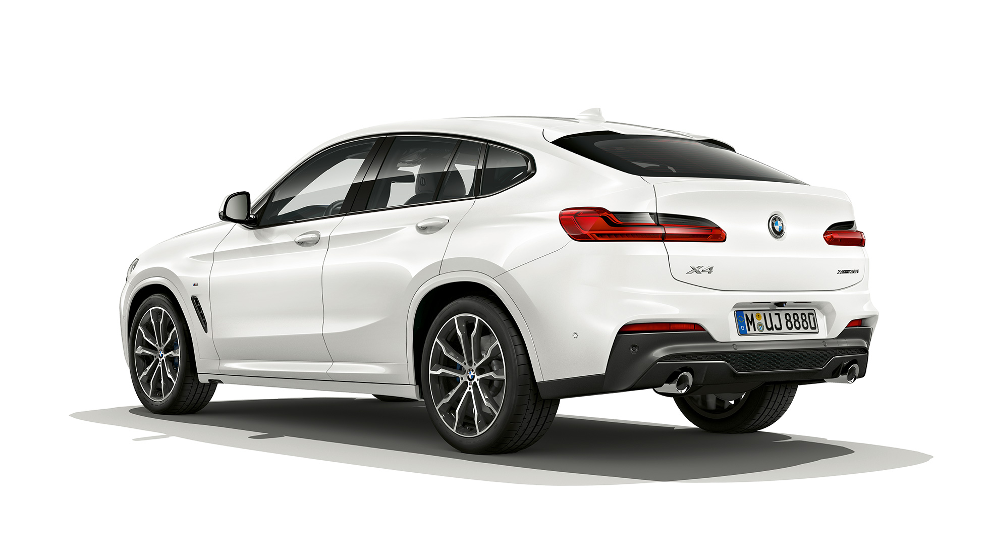 BMW X4 Modèle M Sport, vue de trois quarts arrière BMW X4 xDrive30i Modèle M Sport G02 2018 en Alpinweiss vue de trois quarts arrière