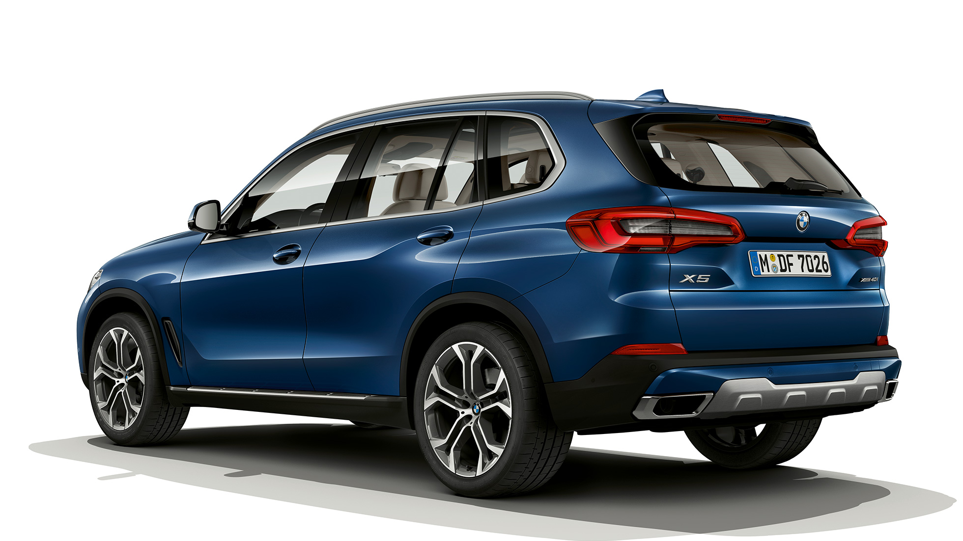 Modell xLine BMW X5 xDrive40i Dreiviertel-Heckansicht G05 Modell xLine BMW X5 xDrive40i G05 2018 Phytonicblau metallic Dreiviertel-Heckansicht