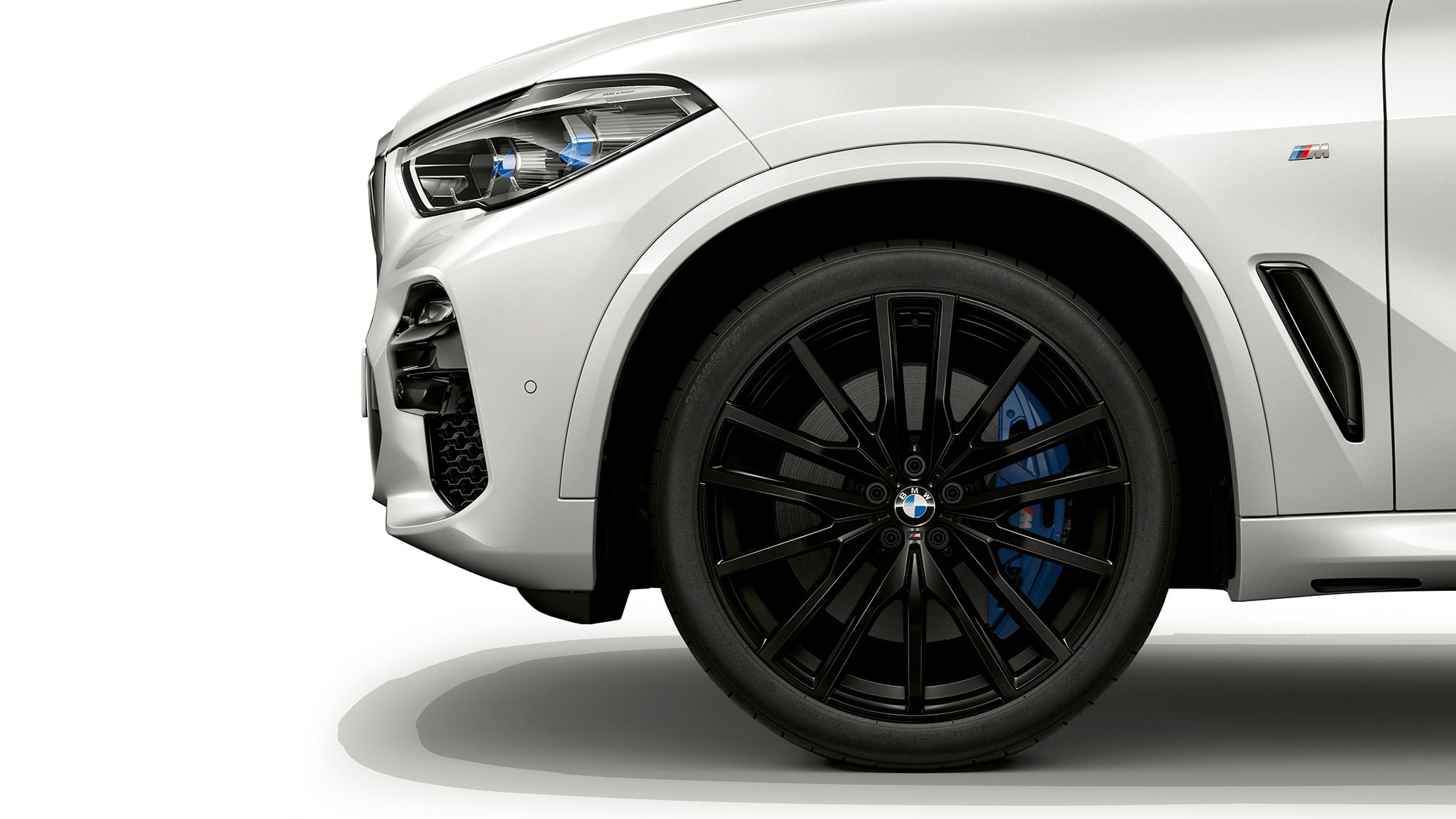 Modell M Sport BMW X5 xDrive40i seitliche Front mit Felge G05 Modell M Sport BMW X5 xDrive40i G05 2018 Mineralweiss metallic seitliche Front mit Felge