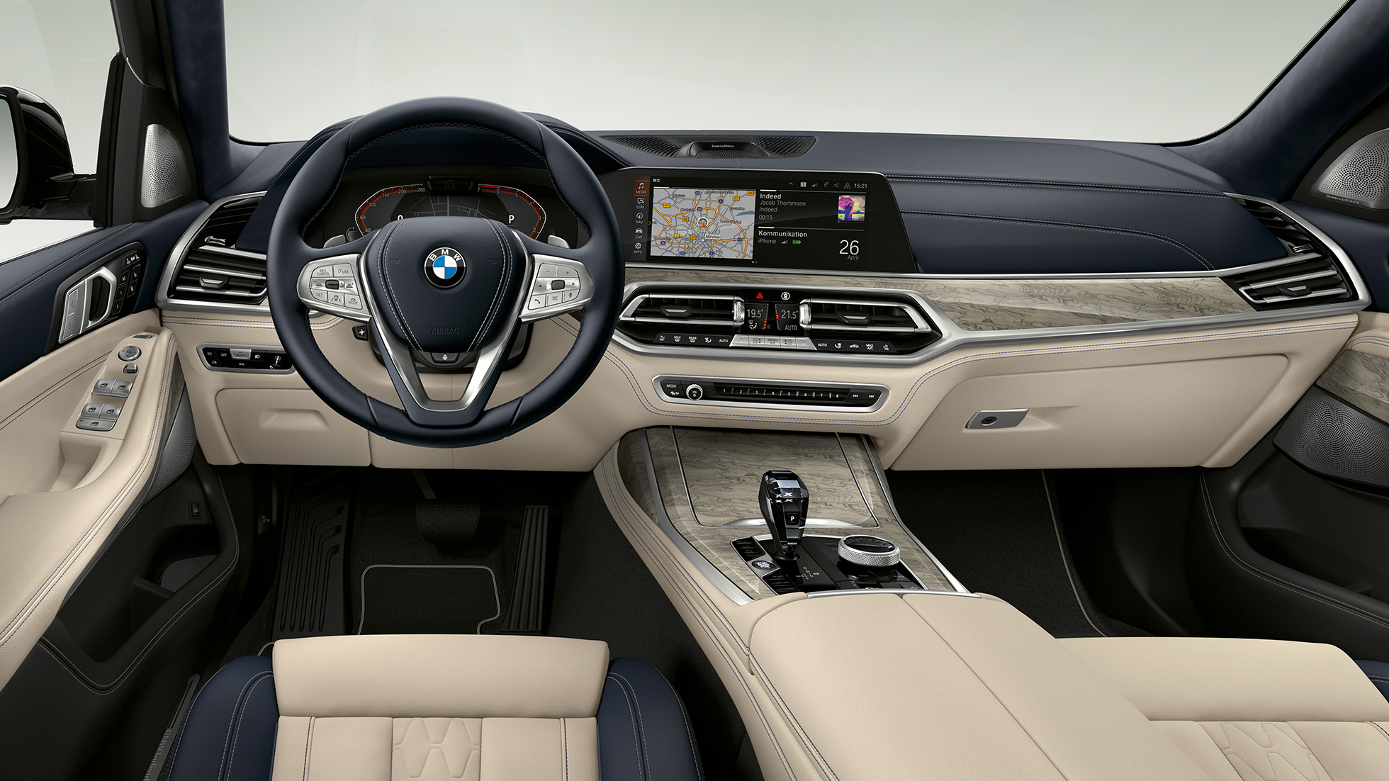 Nuova BMW X7, Design Pure Excellence cockpit G07 Primo piano frontale della cabina di guida della Nuova BMW X7 con le caratteristiche di Design Pure Excellence G07