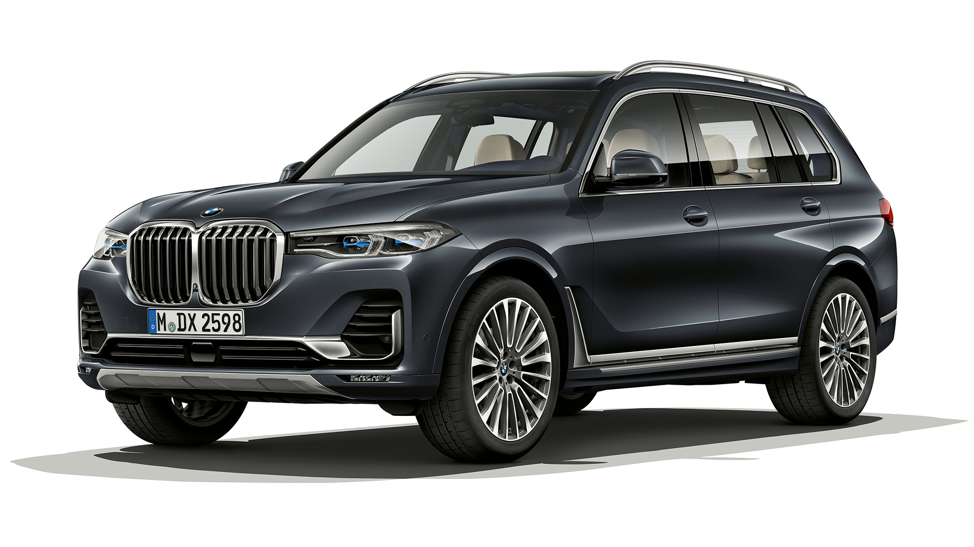 BMW X7 Design Pure Excellence Studioaufnahme des BMW X7 in dreiviertel Frontansicht im Design Pure Excellence