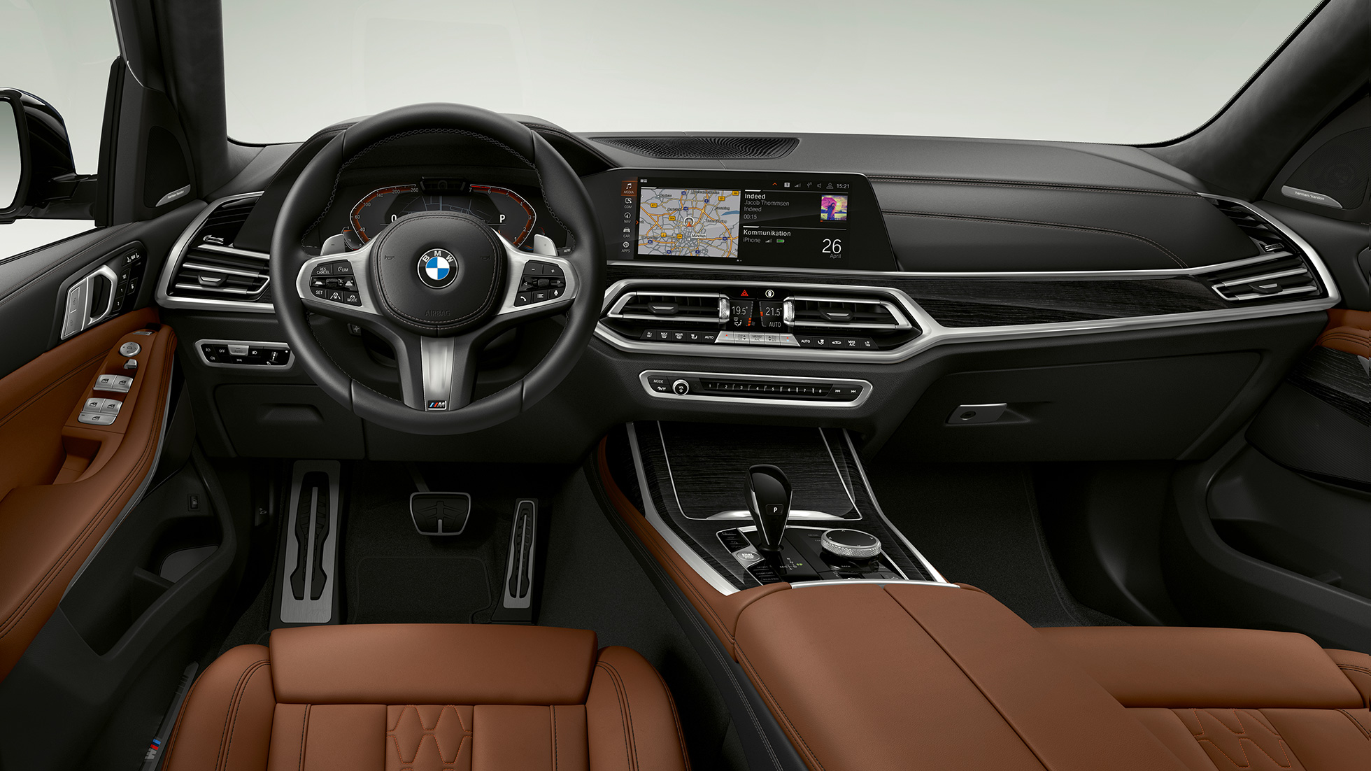 Nuova BMW X7, BMW Individual X7 40i xDrive vista laterale G07 Vista laterale della Nuova BMW X7 con caratteristiche BMW Individual X7 40i xDrive G07