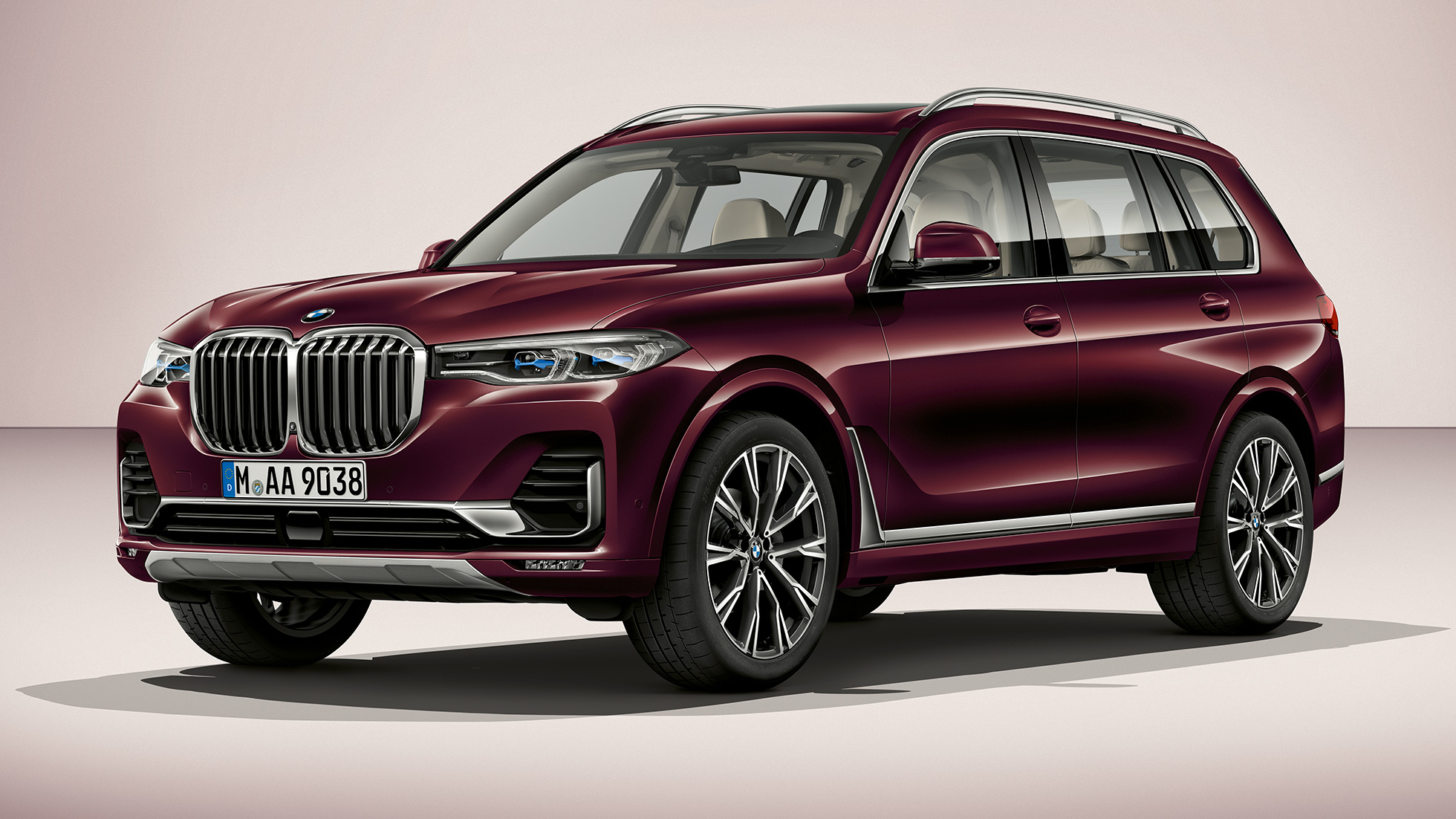 Nuova BMW X7 con pacchetto M Sport G07 Immagine della Nuova BMW X7 vista frontale a tre quarti con pacchetto M Sport G07