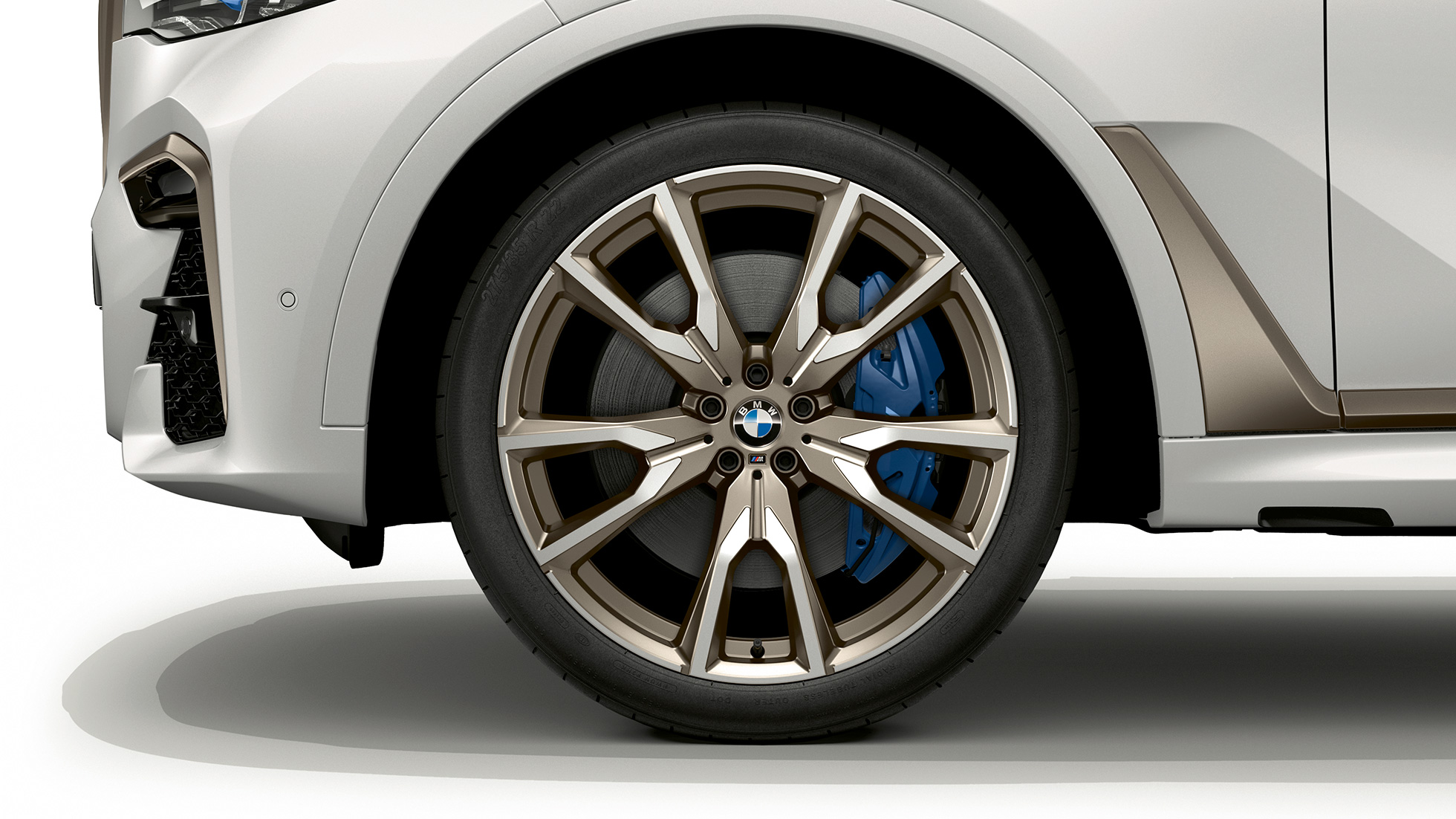 Nuova BMW X7 M50d cerchi in lega leggera G07 Primo piano della ruota in lega leggera della Nuova BMW X7 con le caratteristiche della BMW X7 M50d G07