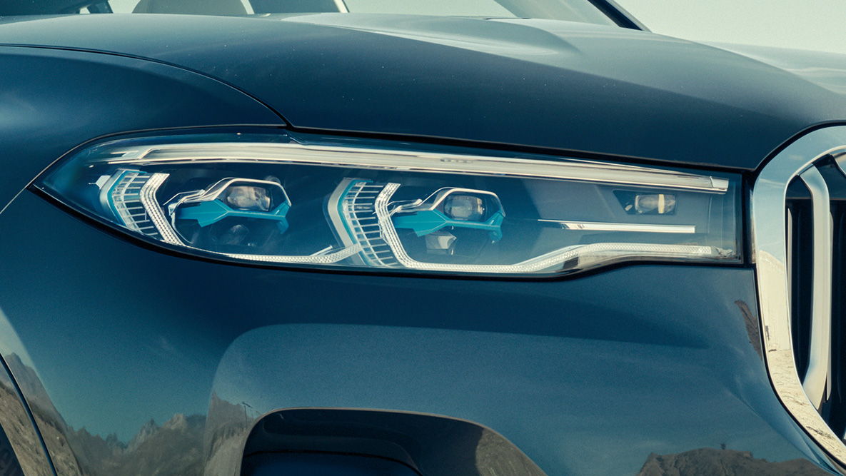 BMW Laserlicht G07 BMW Laserlicht: Nahaufnahme der Front des BMW X7 in der dreiviertel Frontansicht G07