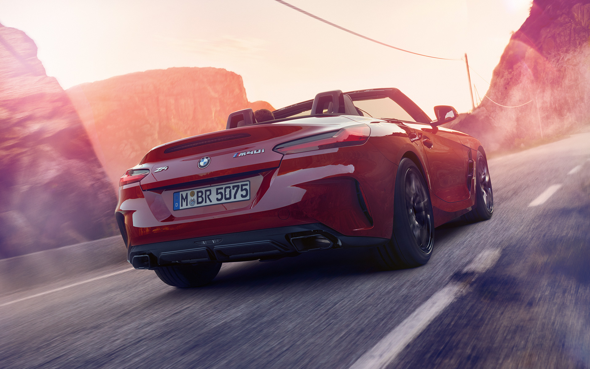 Heckaufnahme des BMW Z4 Roadster (G29) Heckaufnahme des BMW Z4 Roadster (G29) auf Landstrasse
