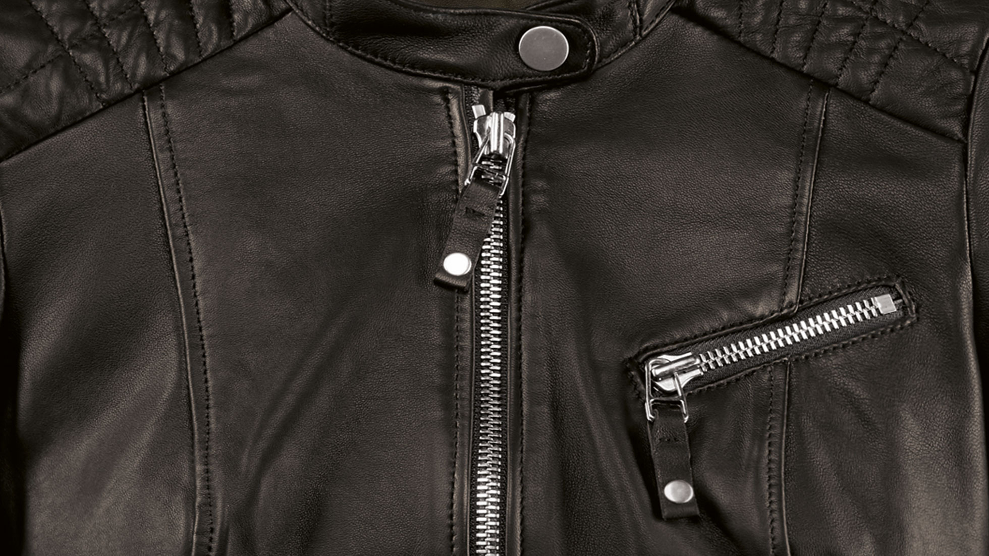 BMW Lederjacke Damen. Reissverschluss Detailaufnahme der BMW Lederjacke Damen.