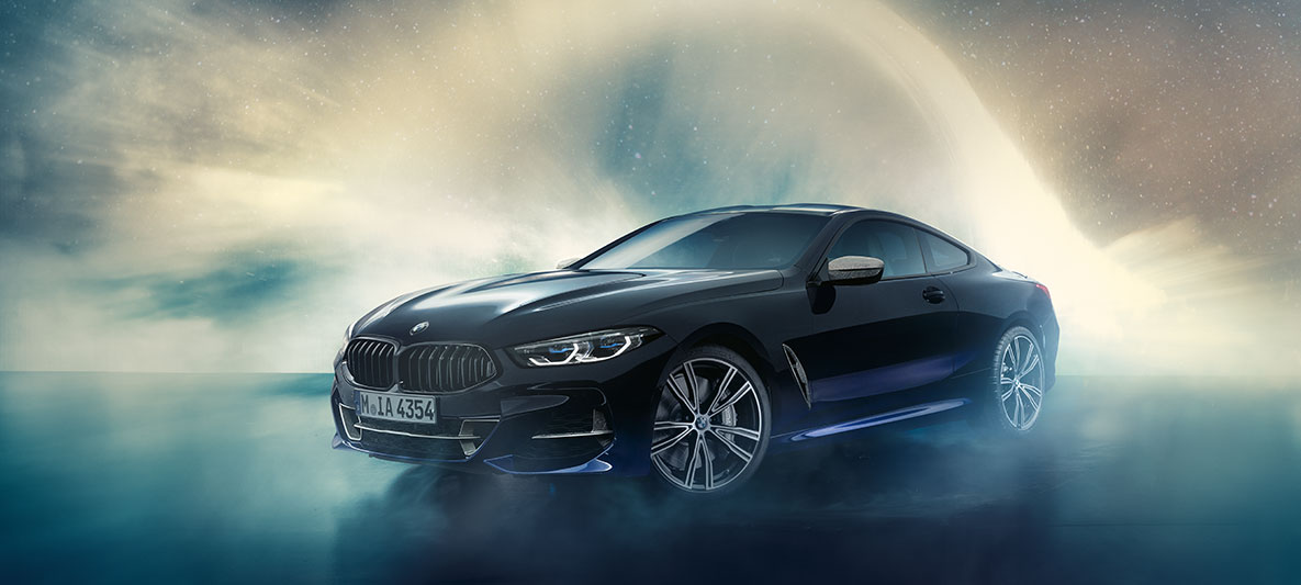 BMW Individual M850i NIGHT SKY vista anteriore a tre quarti BMW Individual M850i NIGHT SKY vista anteriore a tre quarti, ripresa da ferma