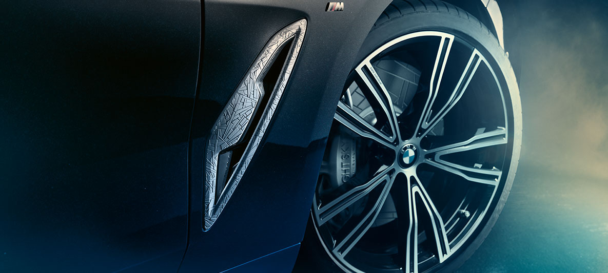 BMW Individual M850i NIGHT SKY, cerchi in lega leggera da 20“ Cerchi in lega leggera BMW Individual da 20”, styling a V nº 730i della BMW Individual M850i NIGHT SKY ripresi da vicino