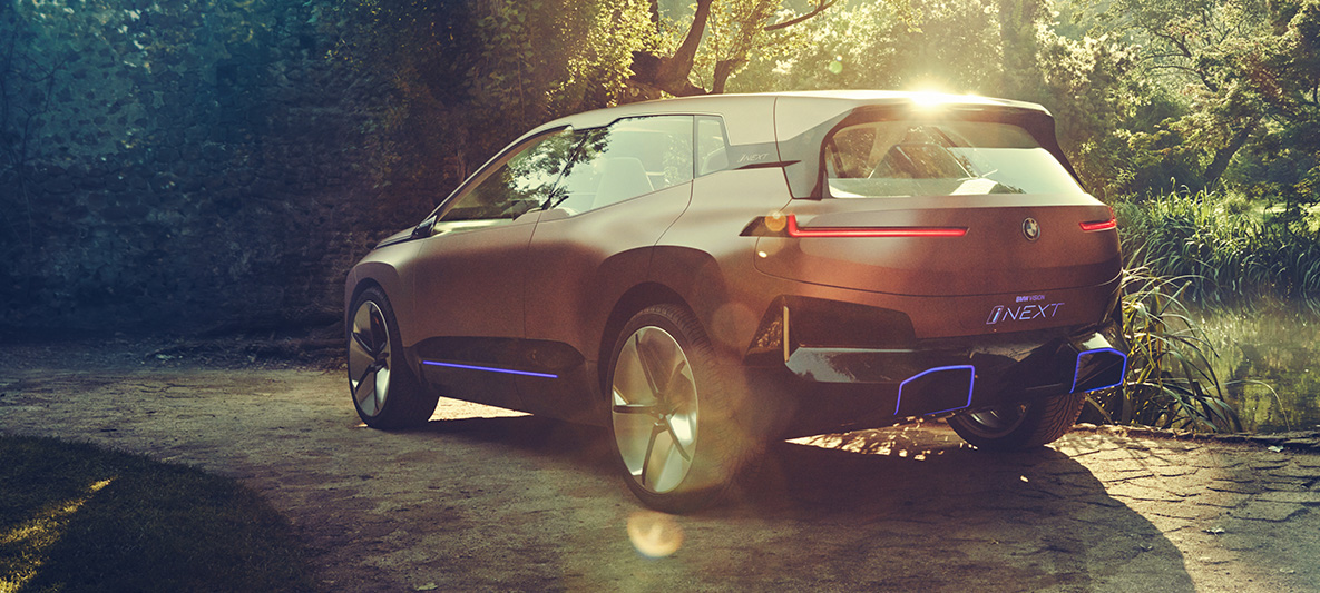 Immagine posteriore della BMW VISION iNEXT Immagine posteriore della BMW Vision iNEXT al sole