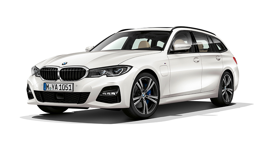BMW 330e Touring Ripresa in studio BMW 330e Touring Ripresa in studio fotografico Vista anteriore a tre quarti